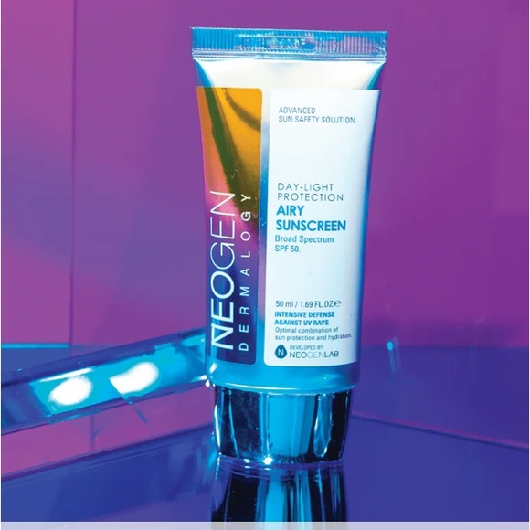 Neogen's Day-Light Protection Airy Sunscreen - Picture 4 of 4
